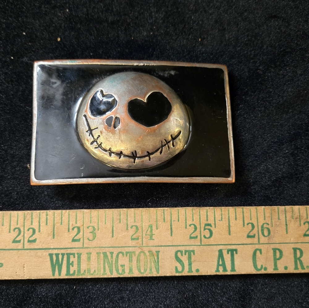 Jack Skellington Style Skull Belt Buckle Silver ToneDescription:
